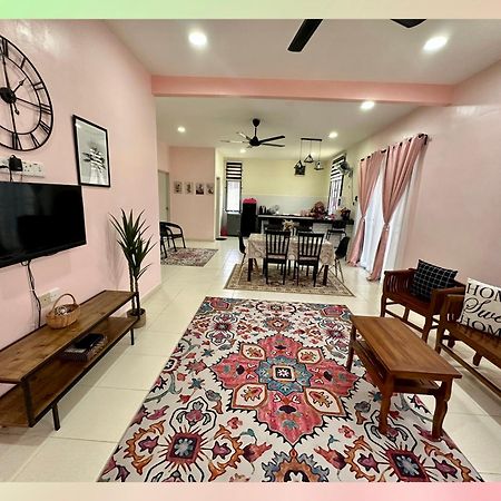 Cassaneyna Homestay Kuantan Exterior foto
